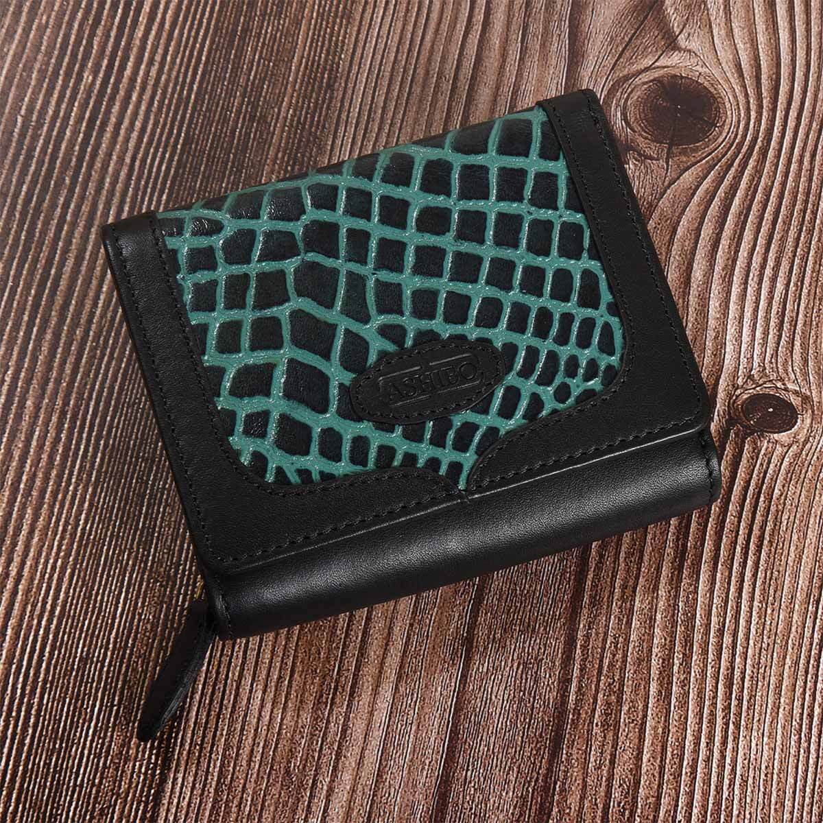 Croco Clutch Wallet Green